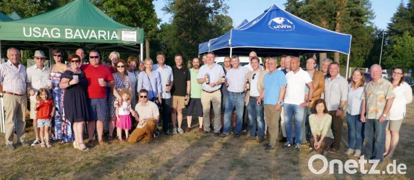 Die US-Armee Garnison Bavaria mit Oberst Adam J. Boyd und der neue 7th ATC-Kommandeur, Brigadegeneral Christopher R. Norrie (Mitte, im schwarzen Shirt) feiern mit ihren bayerischen Nachbarn den Unabhängigkeitstag. Bild: mor