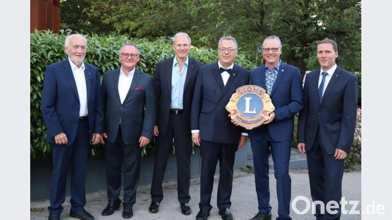 Michael Richthammer (Zweiter von rechts) führt den Lions-Club Weiden. Von links: Lions-Hilfswerk-Vorsitzender Kurt Hannuth, Hilfswerk-Vize Elmar Baumer, 2. Club-Vizepräsident Gert Steinwender, Pastpräsident Frank Wohl und Clubsekretär Robert Ascherl. Bild: exb