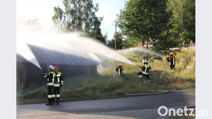 Die Feuerwehren haben den "Brand" schnell im Griff. Bild: pi