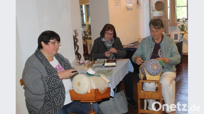 Klöppeln ist eine Kunst für sich, das werden auch die Besucher im Waldnaabtal-Museum feststellen. Zurzeit läuft dort eine Ausstellung mit besonderen Arbeiten. Bild: wrt