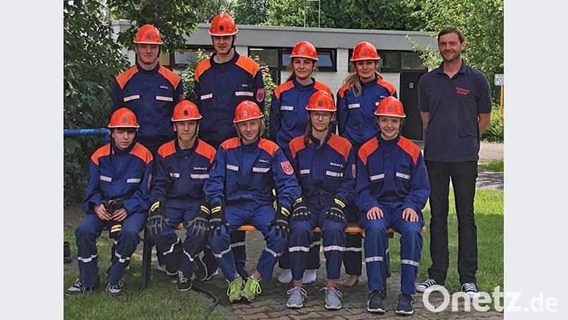 Die Feuerwehrjugend Ensdorf hat beim Landeswettbewerb der bayerischen Jugendfeuerwehren den 18. Platz erreicht. Jugendwart und Ausbilder Wolfgang Reiser ist stolz auf sein Team. Bild: sön