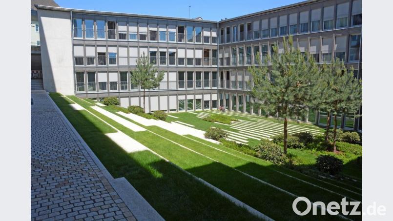 Nur der Landkreis darf im neuen Innenhof des Landratsamtes in Neustadt/WN Veranstaltungen abhalten. Maximal fünf im Jahr sollen es sein. Bild: Gabi Schönberger