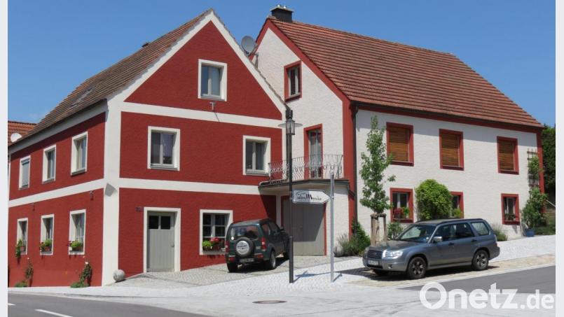Ein Beispiel für eine gelungene Privatsanierung ist dieses Anwesen bei der Einmündung in den Hennensteig. Bild: kö