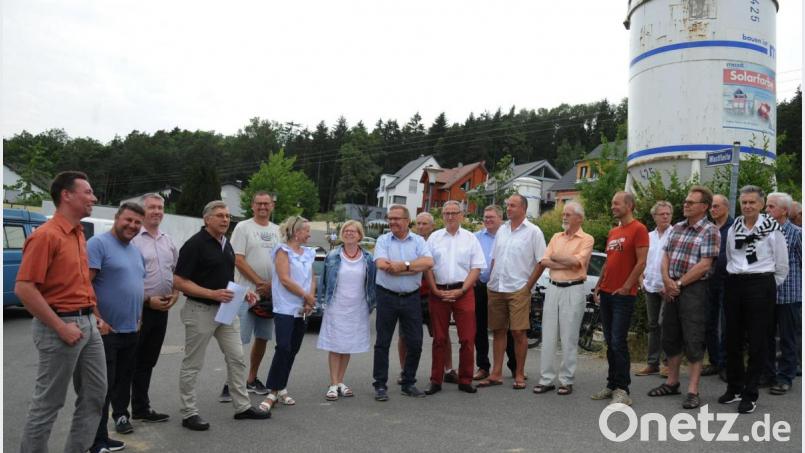„Mit dem Birkenfeld haben wir in Amberg eines der schönsten Baugebiete“, sagte CSU-Fraktionschef Dieter Mußemann (Vierter von links). Bild: gf