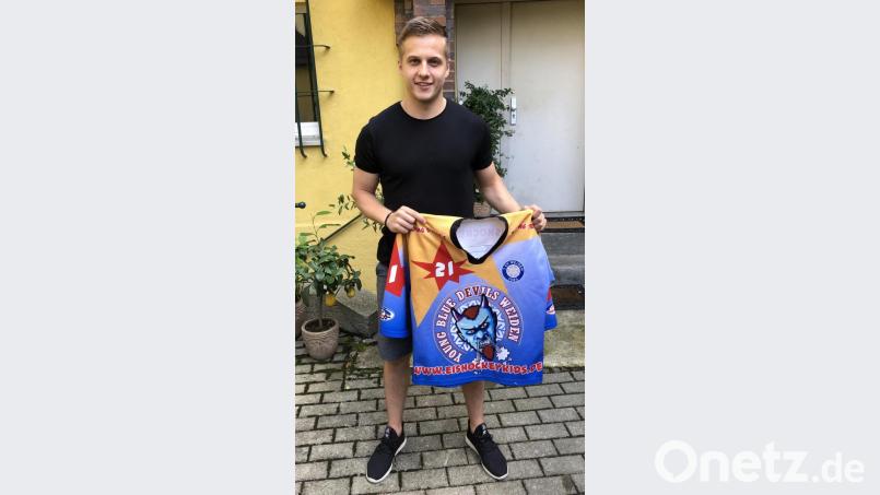 Dominik Kahun mit seinem damaligen Trikot bei den Young Blue Devils mit der Nummer 21. Bild: exb