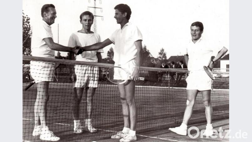 Mit ihnen wurde der Tennissport in Schwarzenfeld zu Beginn der sechziger Jahre ein Thema: Helmut Lehmann, Otmar Wiesmeth, Werner Cyganek und Heinrich Sichler (von links). Archivbild: mab