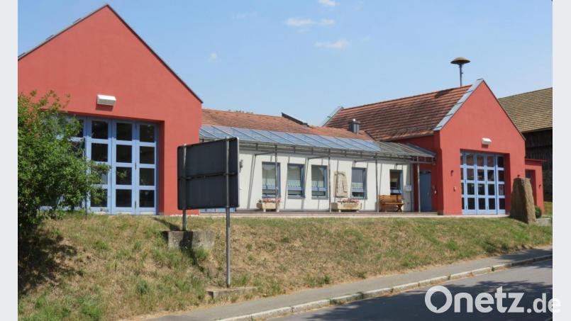 Wer erinnert sich noch daran, als man auf dem Areal, wo jetzt Feuerwehrhaus und Bauhof stehen, von den leerstehenden Ruinen von BayWa und Raiffeisen begrüßt wurde? Bild: kö