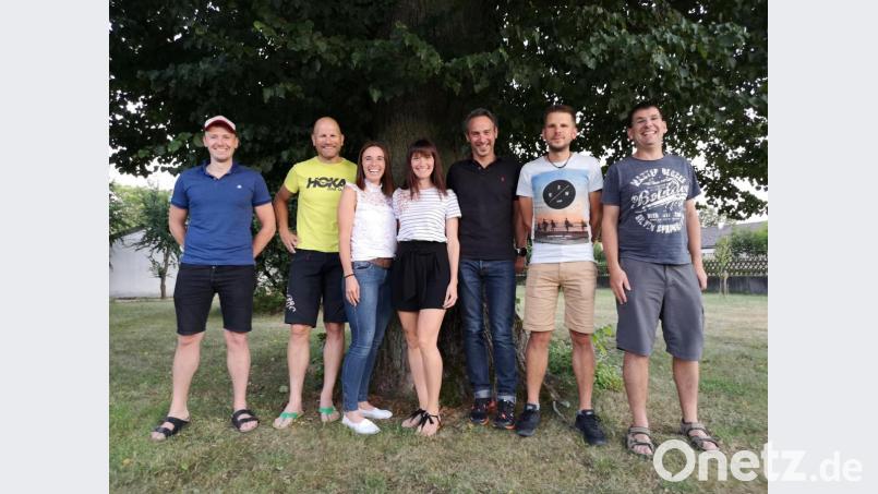 Ein engagiertes Team leitet die TSV-Abteilung Leichtathletik. Im Bild von links TSV-Hauptvorstand Manuel Jungwirth, Sportwart und Internetbetreuer Thomas Hölzl, Kassenwartin Sarah Bauer, Kassenprüferin Sandra Wagner, Abteilungsleiter Matthias Hammer, zweiter Abteilungsleiter Benedict Schlögl, ehemaliger Abteilungsleiter, beziehungsweise neuer Kassenprüfer Thomas Klinger. Nicht auf dem Foto: Josef Zeitler. Bild: exb