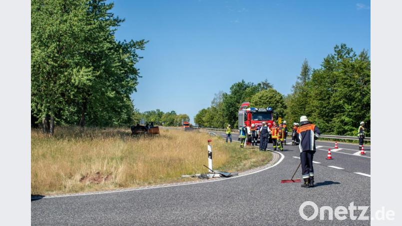 Bei einem Verkehrsunfall am Samstagvormittag kam ein Fahrer aus dem Landkreis Neustadt bei Kohlberg mit seinem Opel von der Fahrbahn ab und überschlug sich. Bild: pml