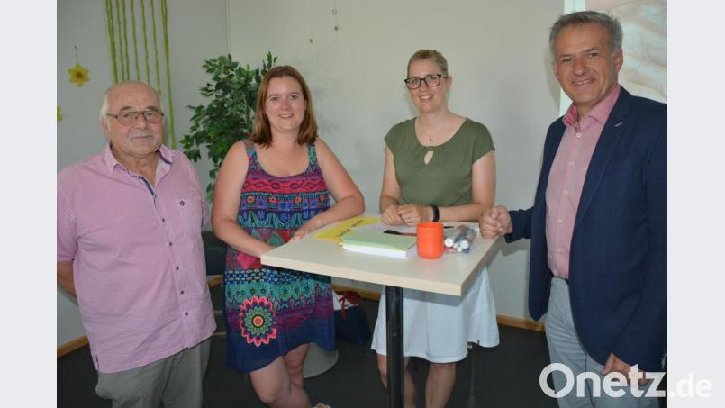 Stellten die Ergebnisse der Bürgerbefragung vor und stellten sich anschließend der Diskussion, mit dabei waren (von links) Seniorenbeauftragter Ernst Bayer, Christiane Bleistein (Seniorenbüro), Anja Preuß Arbeitsgruppe für Sozialplanung und Altersforschung), sowie Bürgermeister Roland Grillmeier. (jr) Bild: jr