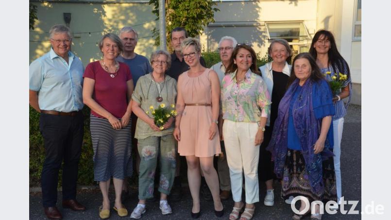 Die neue Vorstandschaft des Oberpfälzer Kunstvereins mit den ausgeschiedenen Mitgliedern. Bild: Kunz