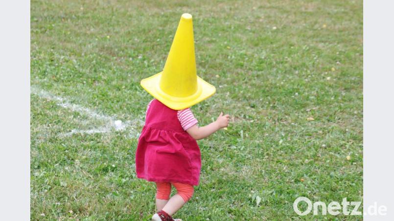 Auch die ganz Kleinen hatten ihren Spaß am Rand des Spielfelds. Bild: njn
