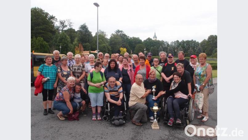Zum bereits achten Bowling-Turnier trafen sich die Mitglieder der Selbsthilfegruppe Behinderte und Nichtbehinderte mit ihrem Partnerverein aus Tachov zum Bowling-Turnier. Bild: exb