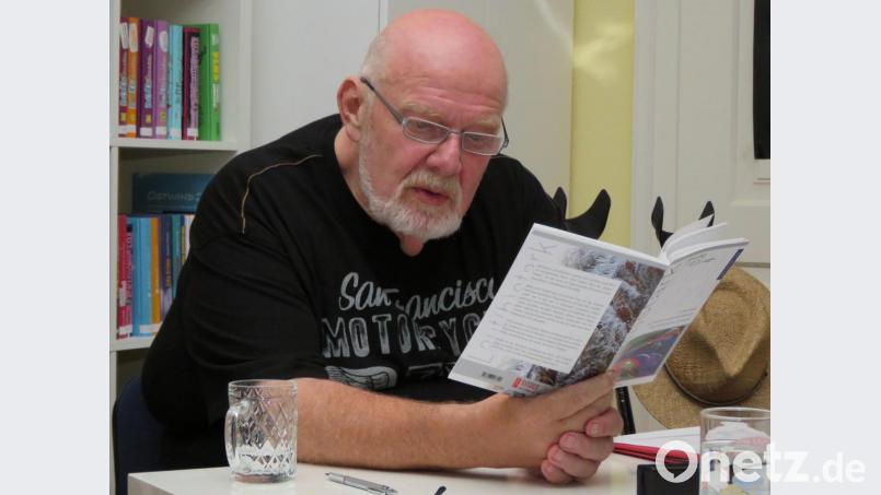 Unter anderem las Hans G. Lauth seinem Publikum einfühlsame Gedichte vor. Bild: ubb