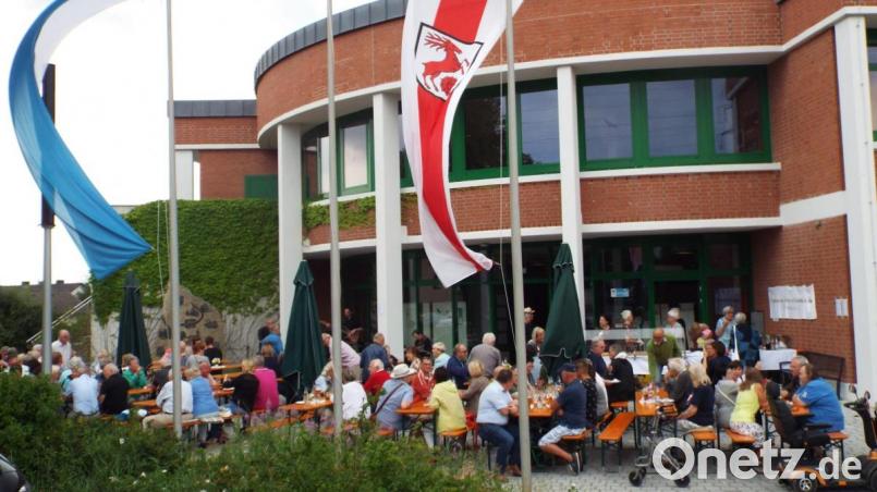 Übersichtsaufnahme vor Rathaus Bild: e