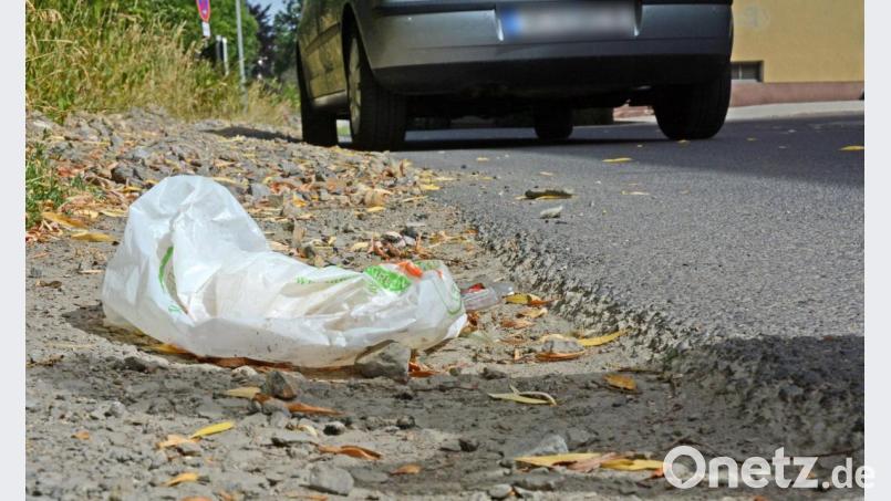 Achtlos weggeworfener Müll wird in Deutschland nur selten strafrechtlich verfolgt. Ein stärkeres Durchgreifen fordert jetzt Stadtrat Reinhold Wildenauer. Bild: Gabi Schönberger