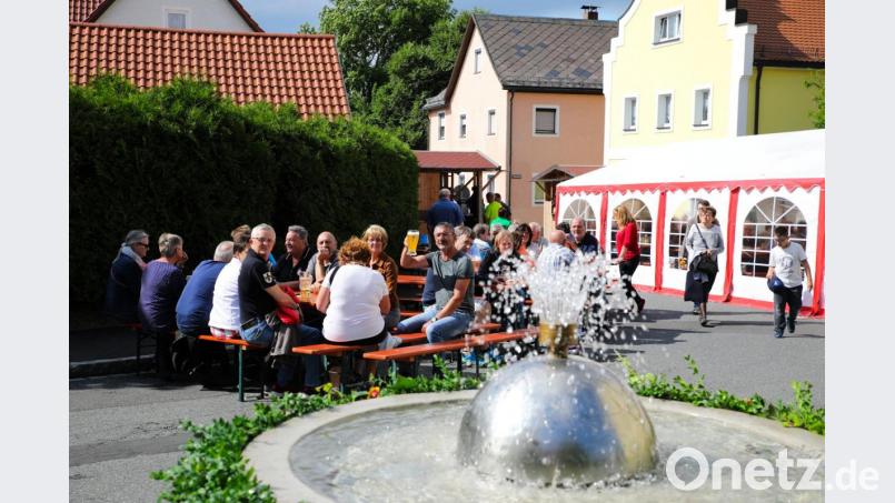 Brunnenfest der Siedlergemeinschaft Bild: JOCHEN NEUMANN 
ERBENDORF