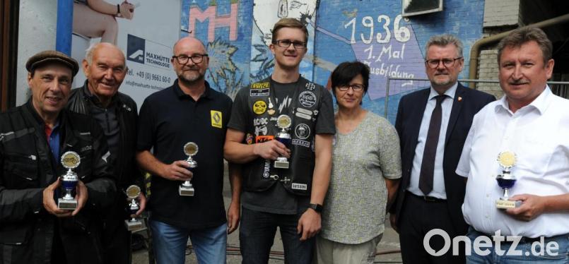 Die erfolgreichsten Teilnehmer der Ausfahrt (von links): Robert Frankl, Erwin Rothmeier, Johannes Sandruscheck, Timo Pilhofer, Gerlinde Wendl, Bürgermeister Michael Göth und Hermann Weiß. Bild: gf