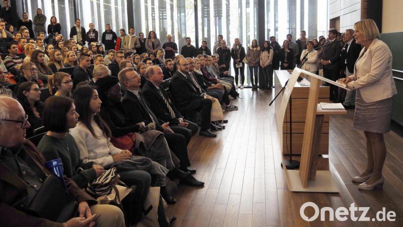 Hochschulpräsidentin Profesor Andrea Klug begrüßte 406 Erstsemester Bild: Bühner