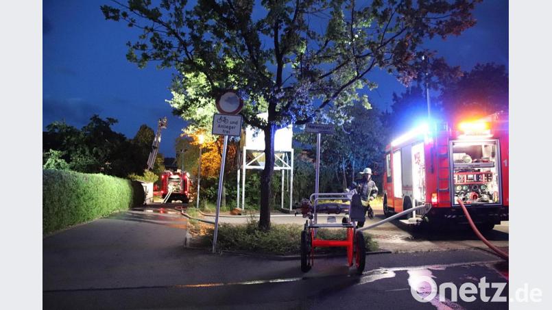 Mehrere Löschzüge eilen zum Einsatzort. Bild: jma