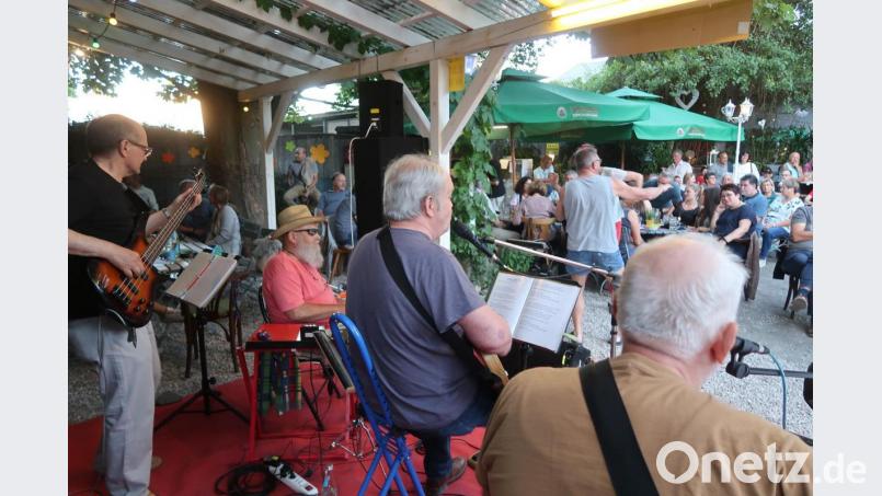 "Red Moon" spieten Klassiker aus dem Blues, Soul-, Folk- und Rockbereich. Bild: Kunz