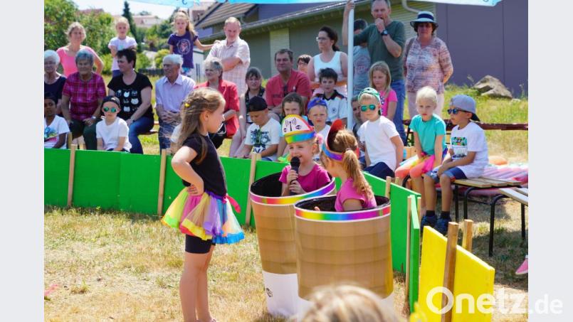 Carla Friedl (links) befragt die beiden &quot;Alexas&quot; Lea Graf und Lea Grünauer Bild: fvo