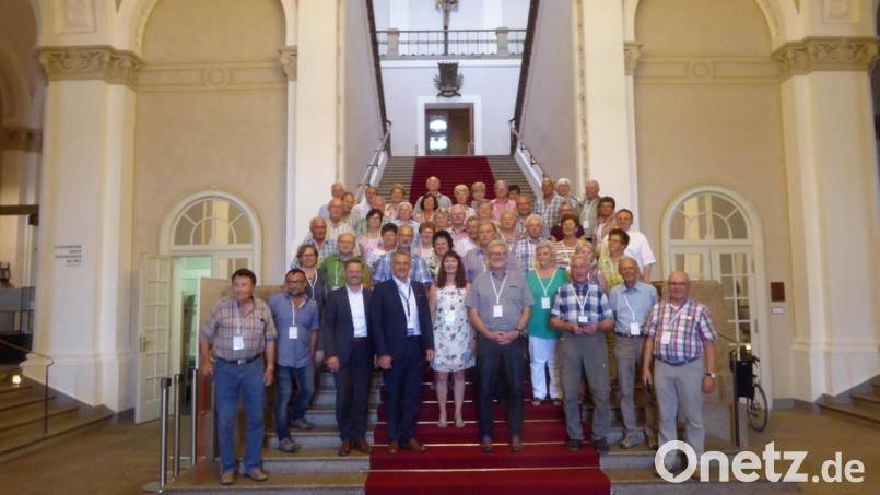 Bevor es in den Plenarsaal des Bayerischen Landtags ging, machten die Mitglieder und Gäste des Tagesausflugs ein Gruppenfoto mit MdL Tobias Reiß. Bild: exb