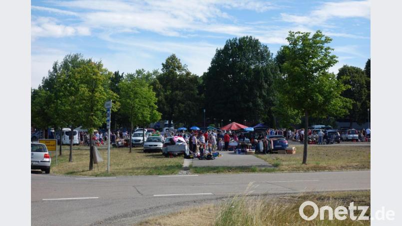 Weil der Festplatz bei der Stadthalle wie am vergangenen Samstag einzig noch für Flohmärkte genutzt wird, debattierte der Stadtrat das Für und Wider von Vereinsfesten auf dem Areal. Bild: fjo