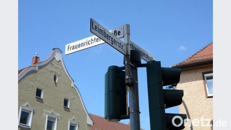 An der Kreuzung der Frauenrichter- mit der Leimberger- und der Schweigerstraße häuften sich nachts die Unfälle. Der Betrieb der Ampel wurde um eine Stunde auf 24 Uhr verlängert. Weitere Unfälle blieben aus. Bild: Gabi Schönberger