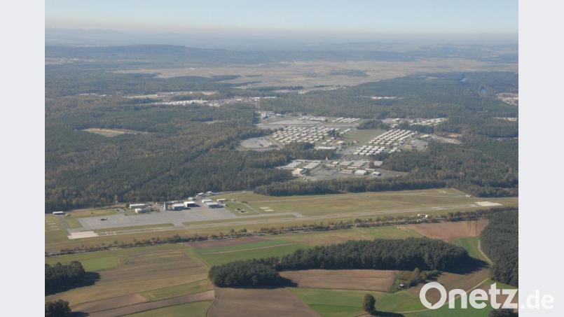 Hier am Flugplatz in Grafenwöhr sollen 1,5 Hekter dem Übungsplatz zugeschlagen werden. Bild: Michael Ascherl [Michael Ascherl] (michael.ascherl@oberpfalzmedien.de, mascherl)