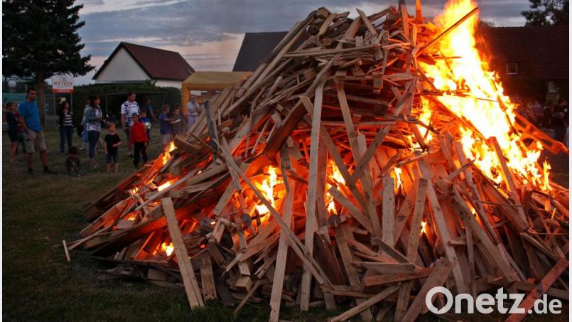 Das Ulrichsfeuer lodert in den Himmel. Bild: R. Kreuzer
