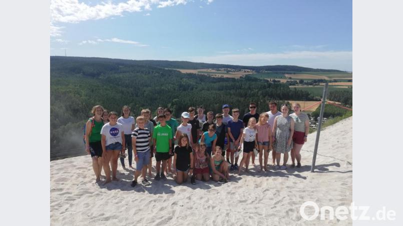 Für die Ministranten der Pfarreiengemeinschaft ging es mit ihren Betreuern auf den Monte Kaolin in Hirschau. Bild: dob