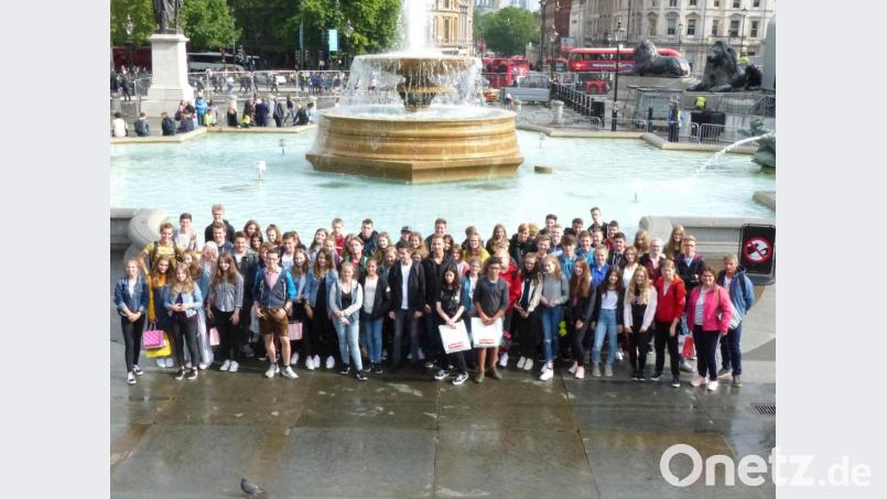 Die Realschüler am Trafalgar Square. Bild: exb/Lobkowitz Realschule Neustadt