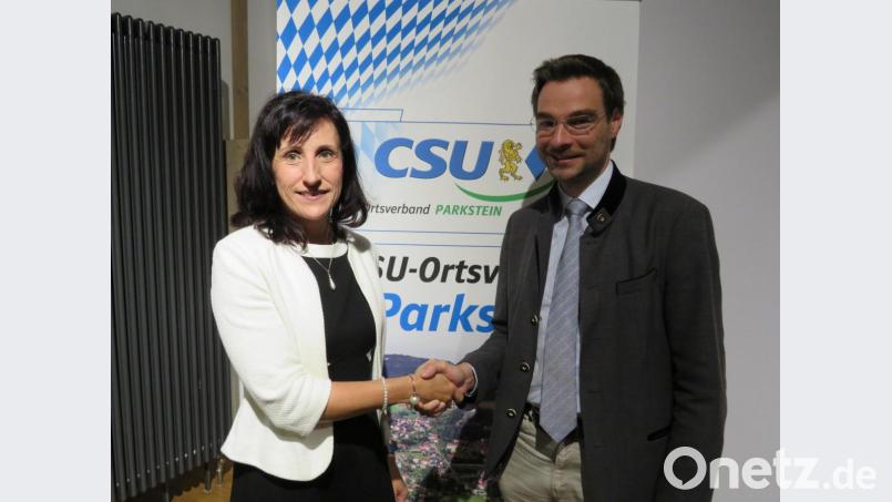Tanja Schiffmann und CSU-Kreisvorsitzender Stephan Oetzinger. Bild: adj