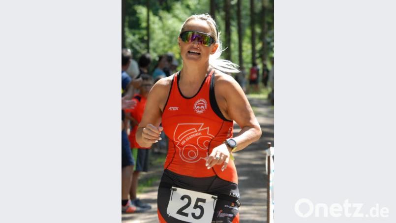 Julie Sandra Stolarcikova aus Prag war wieder die schnellste Frau beim Tirschenreuther Volkstriathlon am Rothenbürger Weiher. Bild: gb