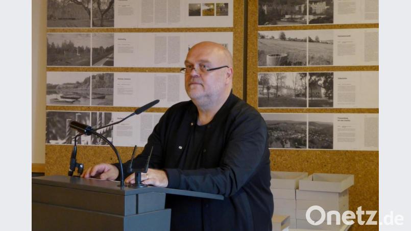 Begrüßungsreden durch Jörg Skriebeleit (02a). Professor Loebermann (02b), Architekt Peter Brückner (02c) und Architekt Christian Brückner (02d) Bild: fsb