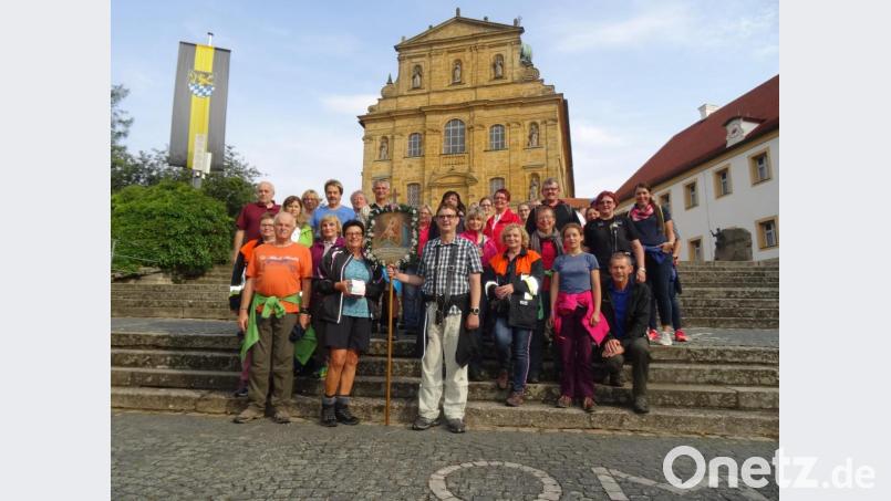In der Nacht um 1 Uhr macht sich eine Pilgergruppe aus Mantel auf den Weg nach Amberg. Nach dem Gottesdienst stärken sich alle mit einer kühlen Maß Bier und einer Brotzeit. Bild: sei