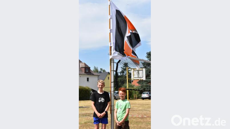Die Jugend der Kolpingsfamilie hat nun eine eigene Fahne, die beim Sommerfest gesegnet wird. Bild: rgr