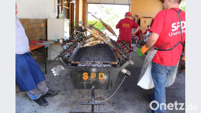 Der Grill wurde einmal extra für das Fischfest gebaut. Bild: exb