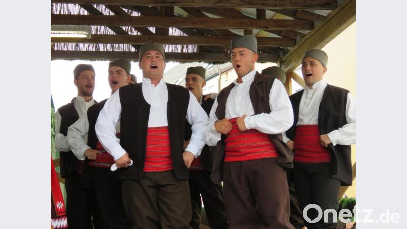 Souverän traten die jungen Männer aufs Tanzparkett. Bild: ubb