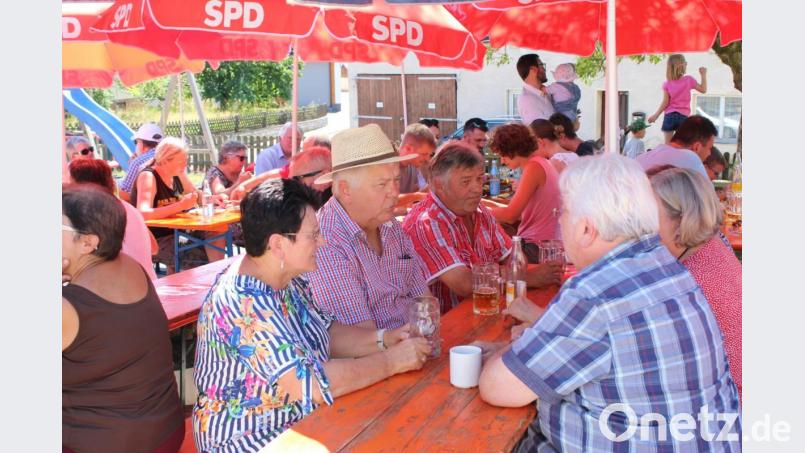 Die Gäste sitzen im Schatten. Bild: exb