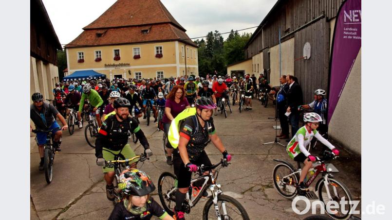 In Rupprechtsreuth startet die 216 Teilnehmer zur NEW-Radltour. Bild: R. Kreuzer