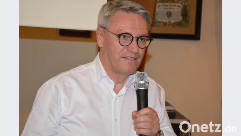 BMI-Vorstandsvorsitzender Peter Hartmann referierte zum letzten Mal bei den Tirschenreuther Milchbauern, ehe er in Pension geht. Bild: jr