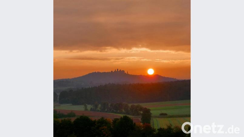 Sonnenaufgang über Burg Leuchtenberg Bild: fsb