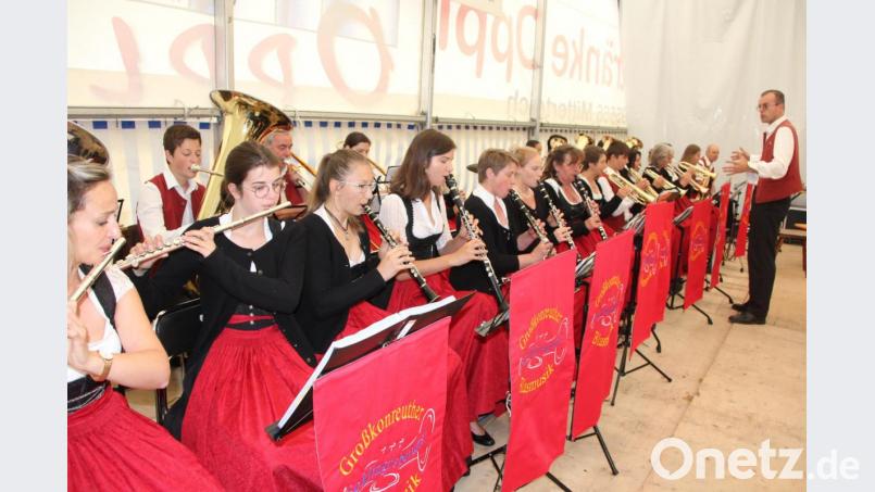 Die Großkonreuther Blasmusik intonierte die &quot;Schubert-Messe&quot;. Bild: kro
