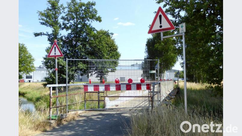 Nach der Erweiterung von Constantia Hueck ist der Naabtalradweg bei Pirk gesperrt. Die Gemeinde sucht jetzt nach Alternativen. Bild: fsb
