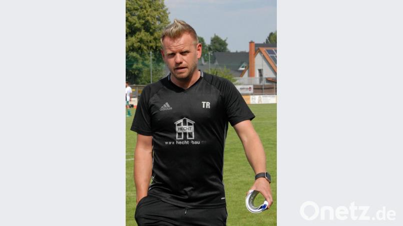 Andreas Lang geht in seine vierte Saison als Cheftrainer des SV Mitterteich. Am Freitag um 18.30 Uhr steht das Auftaktmatch in der Landesliga Nordost gegen den FC Vorwärts Röslau auf dem Programm. Bild: gb