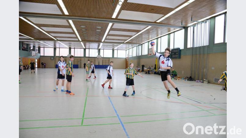 Handball in der Sporthalle des HCA-Gymnasiums in Sulzbach-Rosenberg. Die Halle soll für rund 4,015 Millionen Euro generalsaniert werden. Bild: Petra Hartl