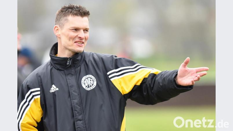 Gute Miene zum bösen Spiel: Der Kulmainer Trainer Thomas Kaufmann muss kurz vor dem Saisonstart verletzungsbedingt auf sieben Leistungsträger verzichten. Bild: A. Schwarzmeier