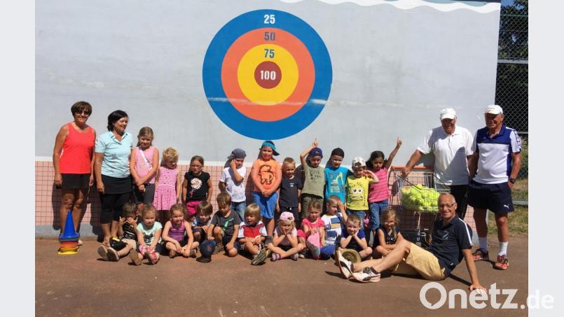 Viel Spaß haben die Kinder beim Schnupperkurs mit der Tenniscrew. Bild: adj
